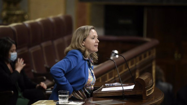 ep la vicepresidenta de asuntos economicos nadia calvino se prepara para intervenir en una sesion
