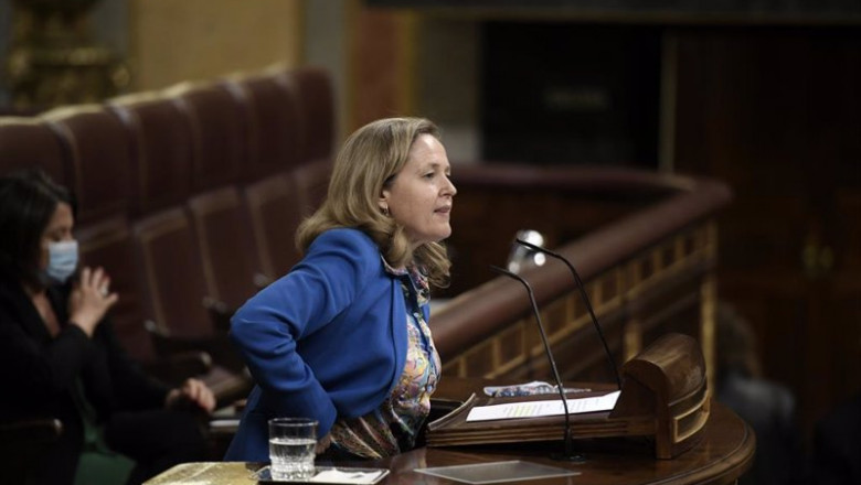 ep la vicepresidenta de asuntos economicos nadia calvino se prepara para intervenir en una sesion