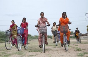 ep ninas indiasla fundacion vicente ferrer disfrutansus bicicletas