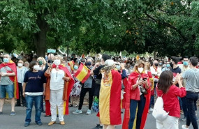 ep participantes en la concentracion ante el cuartel de la alameda para mostrar su apoyo a las