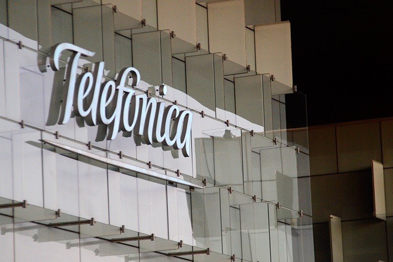 Telefónica acusa el recorte de Barclays, que apuesta también por una rebaja del dividendo