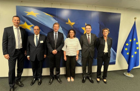 ep teresa ribera recibe a los ceos del consorcio del corredor europeo h2med