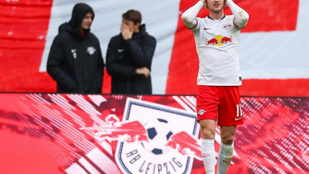 ep timo werner durante un partido con el leipzig