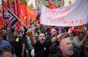 ep un millar de trabajadores del metal protesta ante foment en barcelona por un nuevo convenio