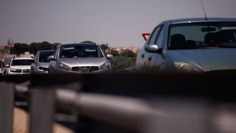 Varios vehículos durante un control de la Guardia Civil en la autovía A-5, en la primera operación salida del verano de 2022, a 1 de julio de 2022, en Madrid (España). | Alejandro Martínez Vélez - Europa Press ep varios vehiculos durante un control de la guardia civil en la autovia a 5 en la primera operacion