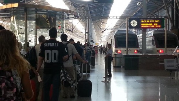 ep viajeros tren renfe adif turismo pasajero turistas estacion
