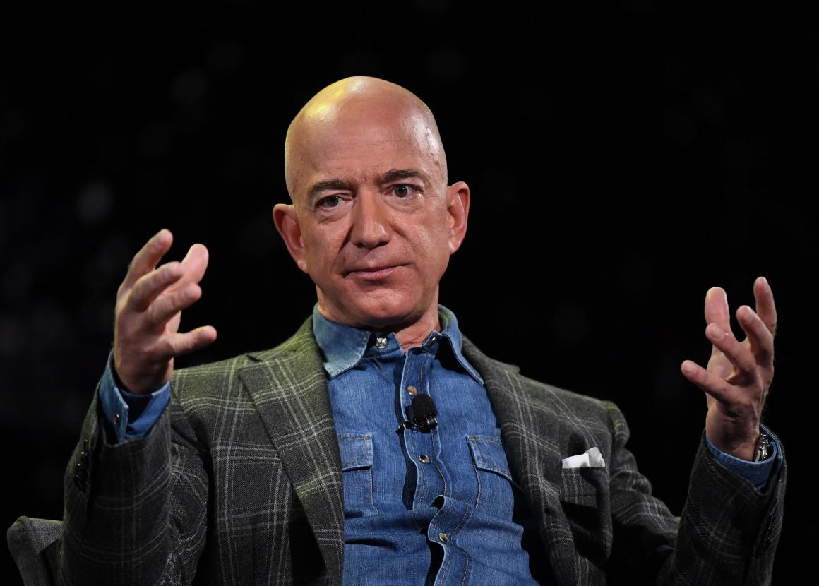 Jeff Bezos (Amazon) y su móvil, hackeados por el príncipe heredero de Arabia Saudí