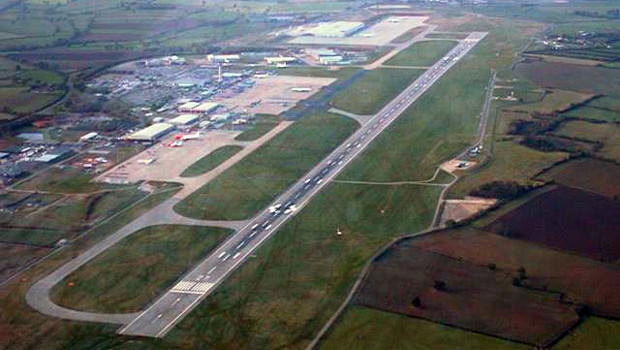 dl airport east midlands england uk travel airline runway pd