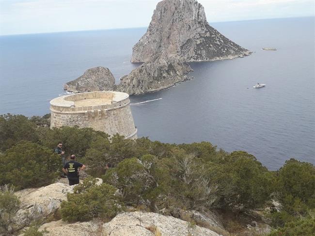 Acantilado en la zona de Es Vedrà-Cala d'Hort, donde apareció el cuerpo | 112 ep acantiladola zonaes vedr-cala dhort donde aparecio cuerpo
