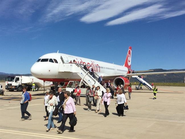 El aeropuerto de Castellón recibe a turistas austríacos | GVA ep aeropuertocastellon recibeturistas austriacos