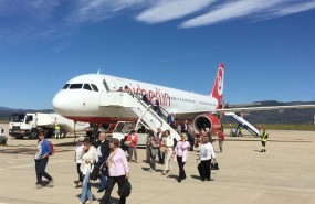 ep aeropuertocastellon recibeturistas austriacos