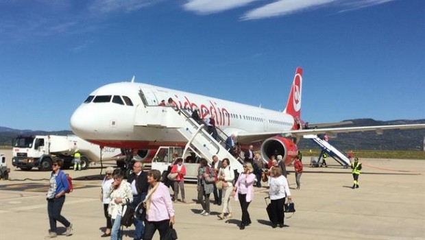 ep aeropuertocastellon recibeturistas austriacos