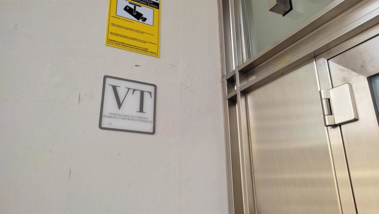 ep archivo   cartel de una vivienda turistica