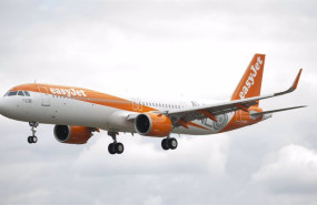 ep archivo   easjet a321neo arrives at farnborough air show today with transport secretary chris