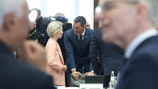 ep archivo   la presidenta de la comision europea ursula von der leyen trata con el presidente del