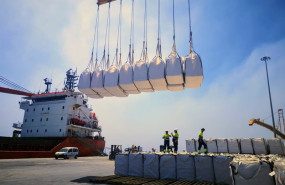 ep archivo   transporte de mercancias en el puerto de carboneras almeria