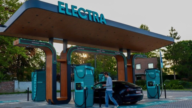 ep archivo   uber elige a electra para acelerar la electrificacion de su flota en espana y francia