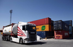 ep archivo   un camion circula por la estacion de mercancias abronigal