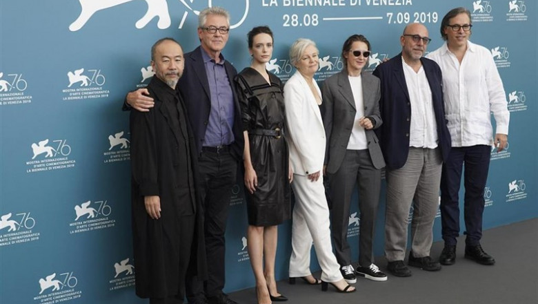 August 28, 2019 - Venice, Italy: Shinya Tsukamoto, Piers Handling, Stacy Martin, Mary Harron, Jury President Lucrecia Martel, Paolo Virzì and Rodrigo Prieto attend the Juries photocall during the 76 Mostra Internazionale del Cinema. (Lucia Sabatelli/ Cont | Lucia Sabatelli ep august 28 2019 - venice italy shinya tsukamoto piers handling stacy martin mary harron jury