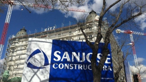 ep cartel de grupo san jose en una de sus obras
