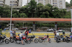 ep cola en una gasolinera de venezuela