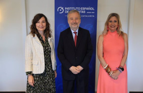ep de i a d la vicepresidenta del instituto espanol de analistas y presidenta de la delegacion