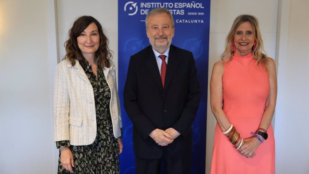 ep de i a d la vicepresidenta del instituto espanol de analistas y presidenta de la delegacion