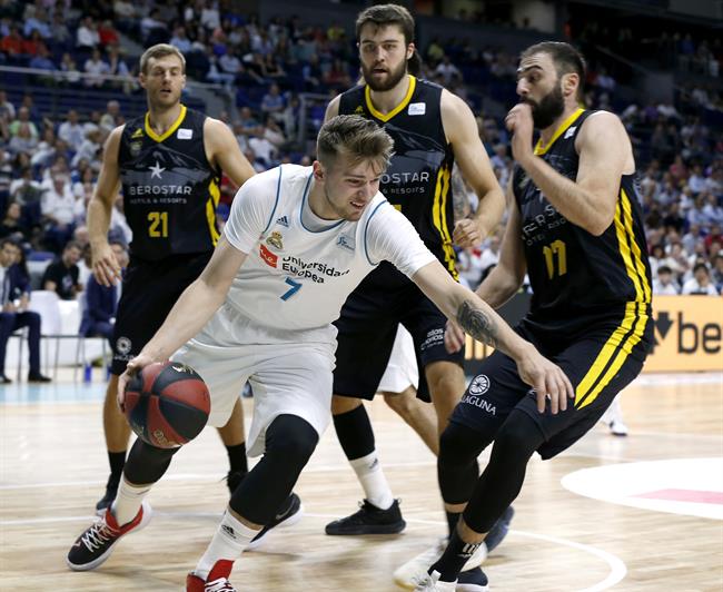 Doncic en el Real Madrid - Iberostar Tenerife | ACB PHOTO/V. CARRETERO ep doncicreal madrid - iberostar tenerife