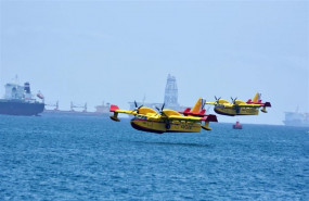 ep dos hidroaviones trabajanlas laboresextincionincendiola islagran canaria