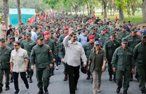 ep el presidente de venezuela nicolas maduro en una marcha con militares
