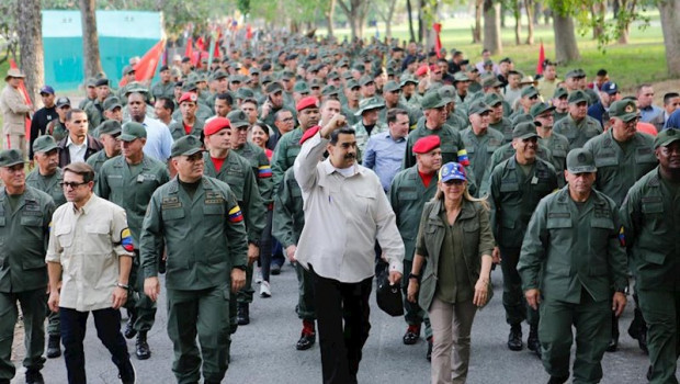ep el presidente de venezuela nicolas maduro en una marcha con militares