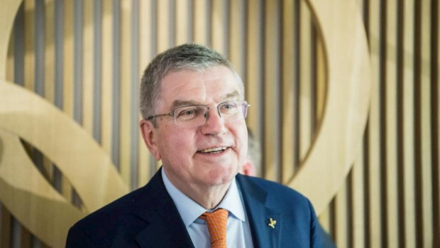 ep el presidente del coi thomas bach delante de los aros olimpicos en alemania