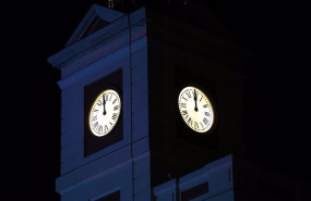 ep el reloj de la puerta del sol a las 0000 en las campanadas de nochevieja en la puerta del sol a