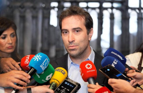 ep el vicepresidente primero del gobierno y ministro de economia carlos cuerpo en una atencion a
