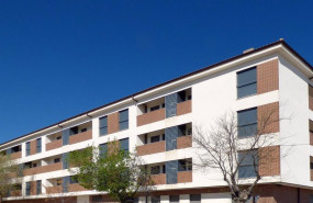 ep fachada de un edificio en alquiler en ocana