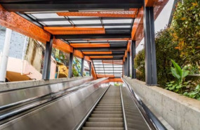 ep fotografia de la escalera de la comuna 13 de medellin colombia usada como ejemplo de