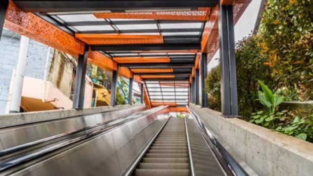 ep fotografia de la escalera de la comuna 13 de medellin colombia usada como ejemplo de