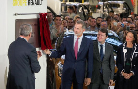 ep i-d el presidente de renault espana jose vicente de los mozos el rey felipe vi descubriendo placa