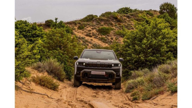 ep jeep abre pedidos del compass 4xe electrico de 375 cv y amplia su gama con una version de hasta