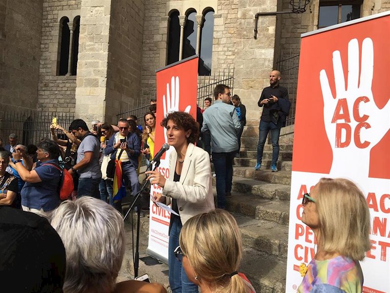 ep la filosofa marina garces lee un manifiesto junto a los familiares de los presos