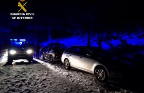 ep la guardia civil rescata11 personas aisladasla nieveplena nocheel