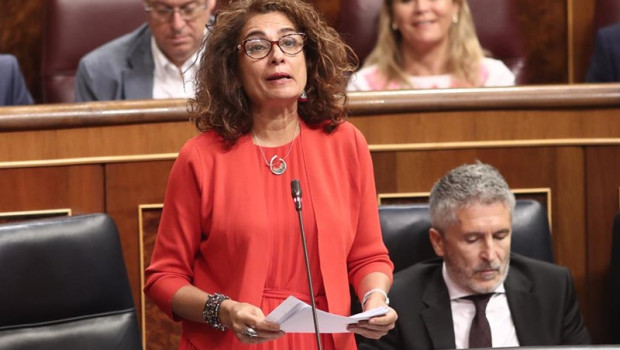 ep la ministra de hacienda en funciones maria jesus montero responde a las preguntas del diputado de