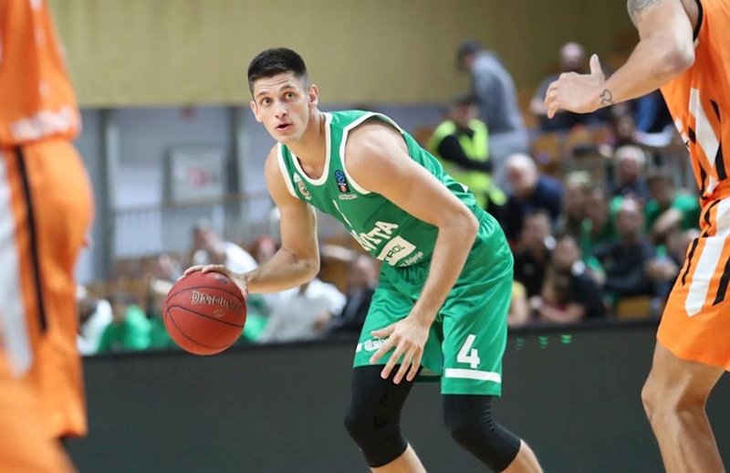 ep martin kramplej en un partido con el cedevita olimpia