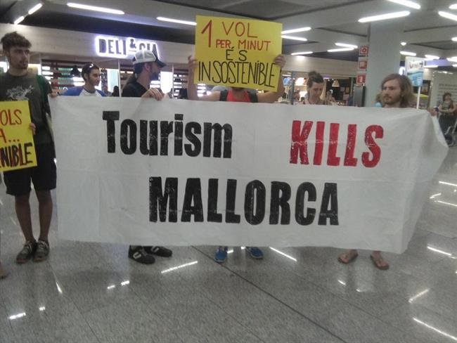 Protesta de Ciutat és per a qui l'habita contra el turismo masivo | CIUTAT PER A QUI L'HABITA - Archivo ep protestaciutat es perqui lhabitaturismo masivo