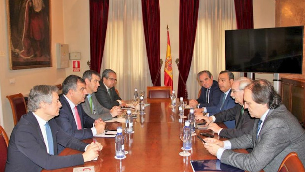 ep reunion entre senadores del pp y presidentes de los colegios de medicos dentistas farmaceuticos y
