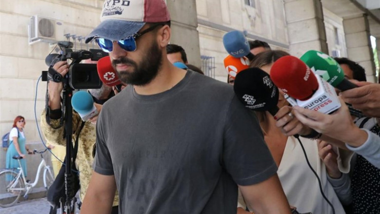 ep sevilla-tribunales-abogadola manada nocinco lobos rodeandouna chica solo teniadecir no