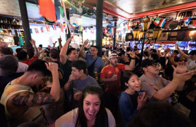 ep varios aficionados celebran un gol del partido de espana en la eurocopa