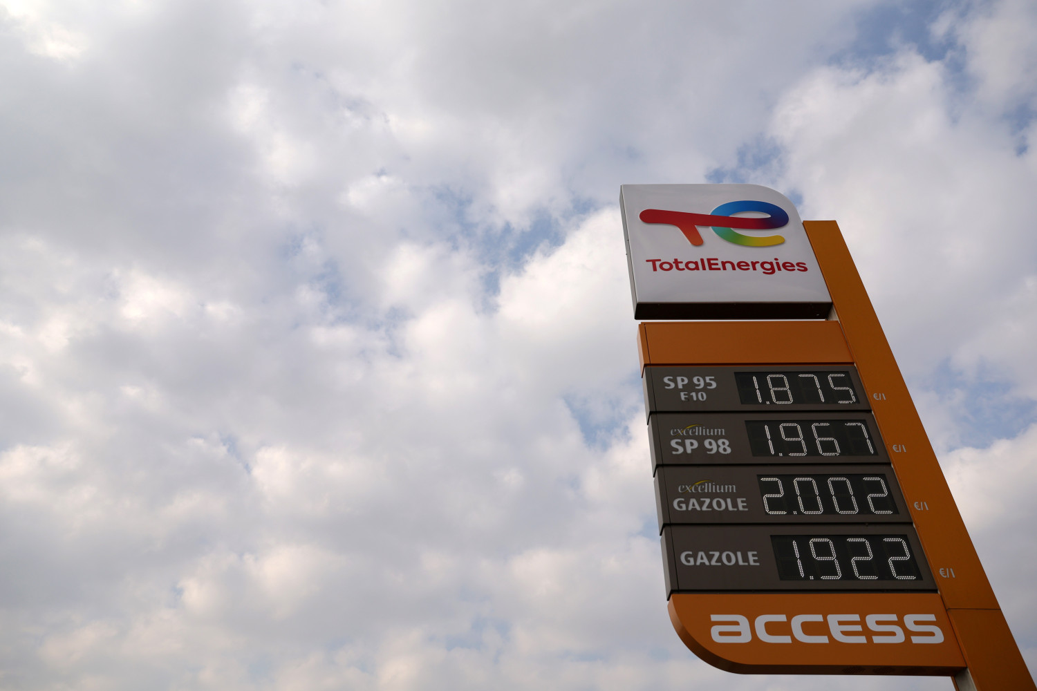 france totalenergies lance sa remise estivale sur les carburants dans ses stations autoroutieres 