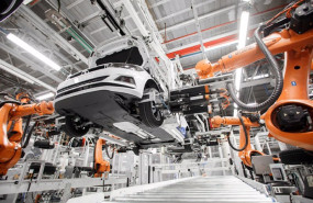 ep archivo   coche taller automovil industria sector del vehiculo reparacion mecanico