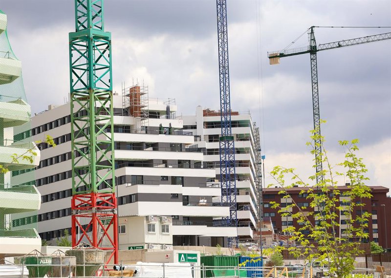 Las hipotecas sobre viviendas se disparan un 54,4% en mayo y el importe sube un 12,7%